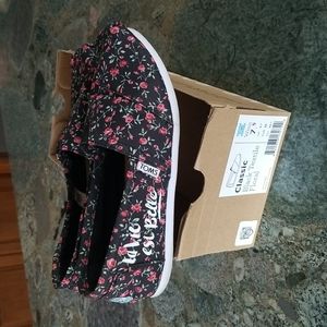 Classic Toms La Vie Est Belle Red Rose Print